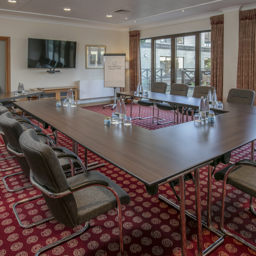 <p>HAMPSHIRE SUITE</p>
<p>BOARDROOM STYLE</p>